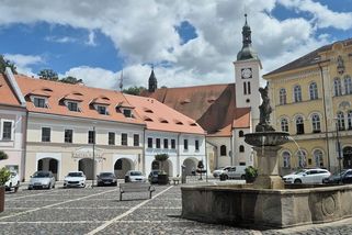 Nemáme sociální byty, výše příjmu nehraje roli. Vedení Bíliny hájí levné bydlení ministryně Mrázové - Novinky